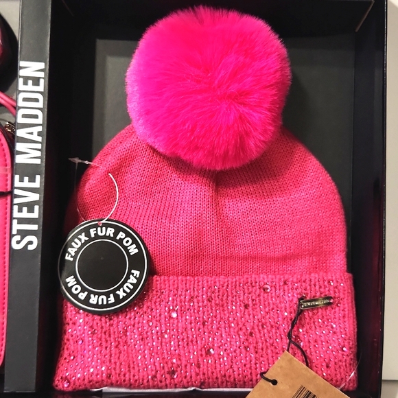 NWT! Steve Madden Phone Crossbody & Rhinestone Winter Hat 2 Pc Set Fushia Pink - Picture 8 of 10